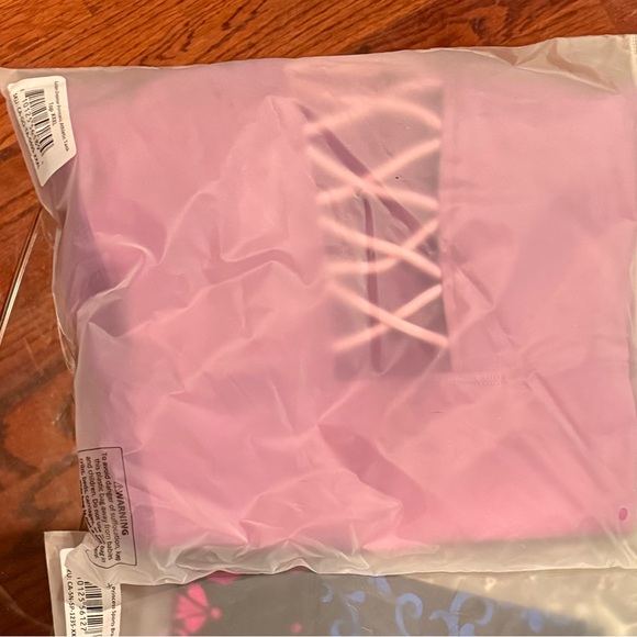 Crowned Athletics Rapunzel Athletic Top - Picture 2 of 2